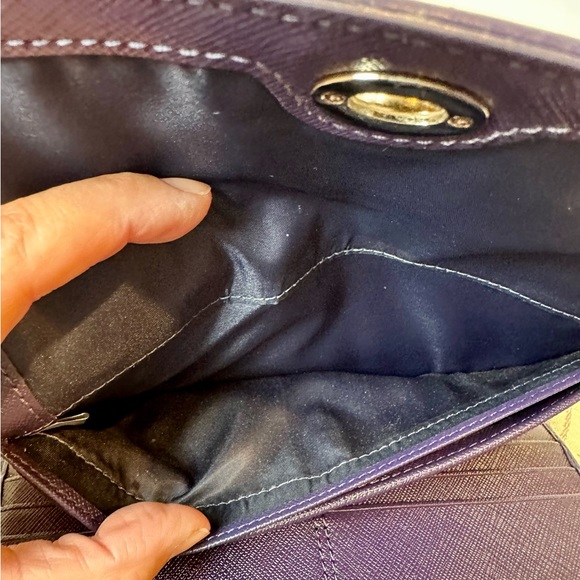 Beautiful Coach Signature C Wallet With Leather Lining - Picture 4 of 7